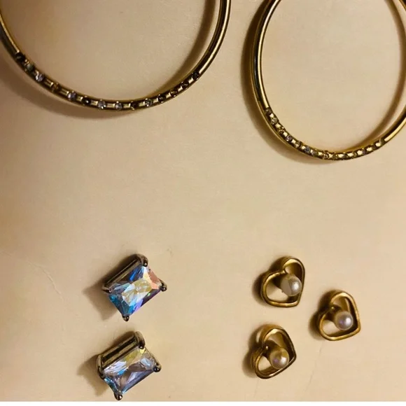 Gold Textured Hoop and Stud Earring 4 pair EUC - Picture 5 of 8